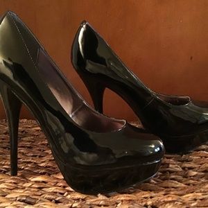 Steve Madden “Carrii” Platform Pumps - Black Patent - Size 8 - Brand New